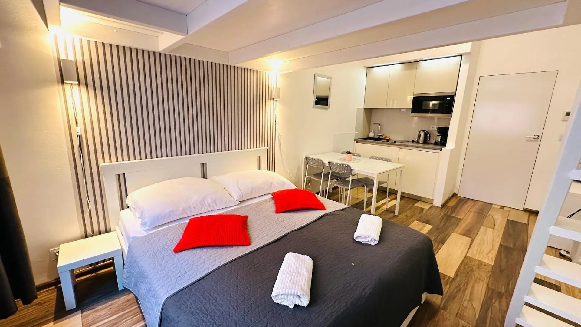 Elly Modern Oldtown Apartments Praga 0*,